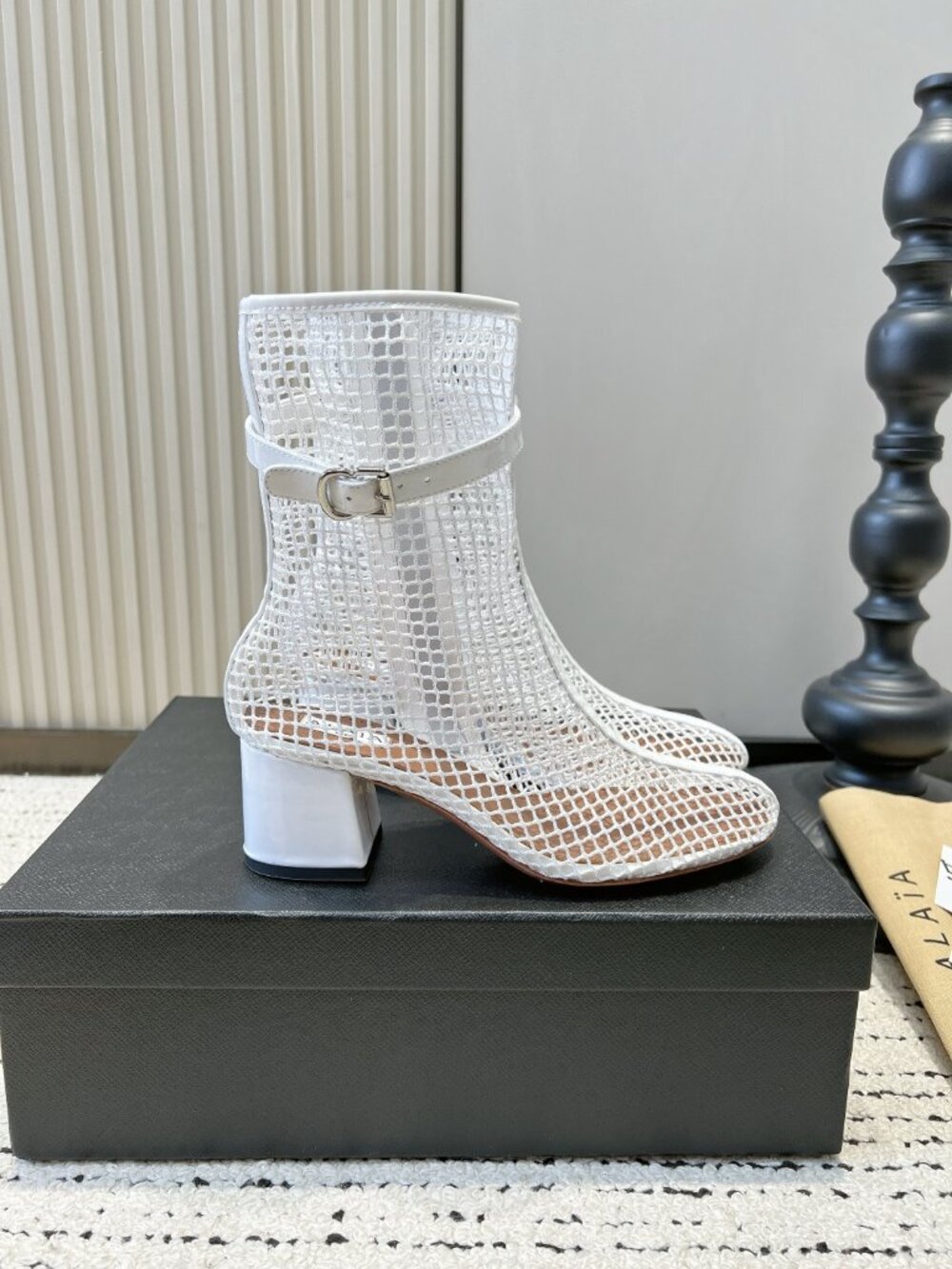 ALAÏA Fishnet cool boots - Picture 5 of 9